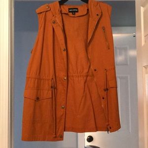 Pumpkin colored utility vest - NWOT - Large
